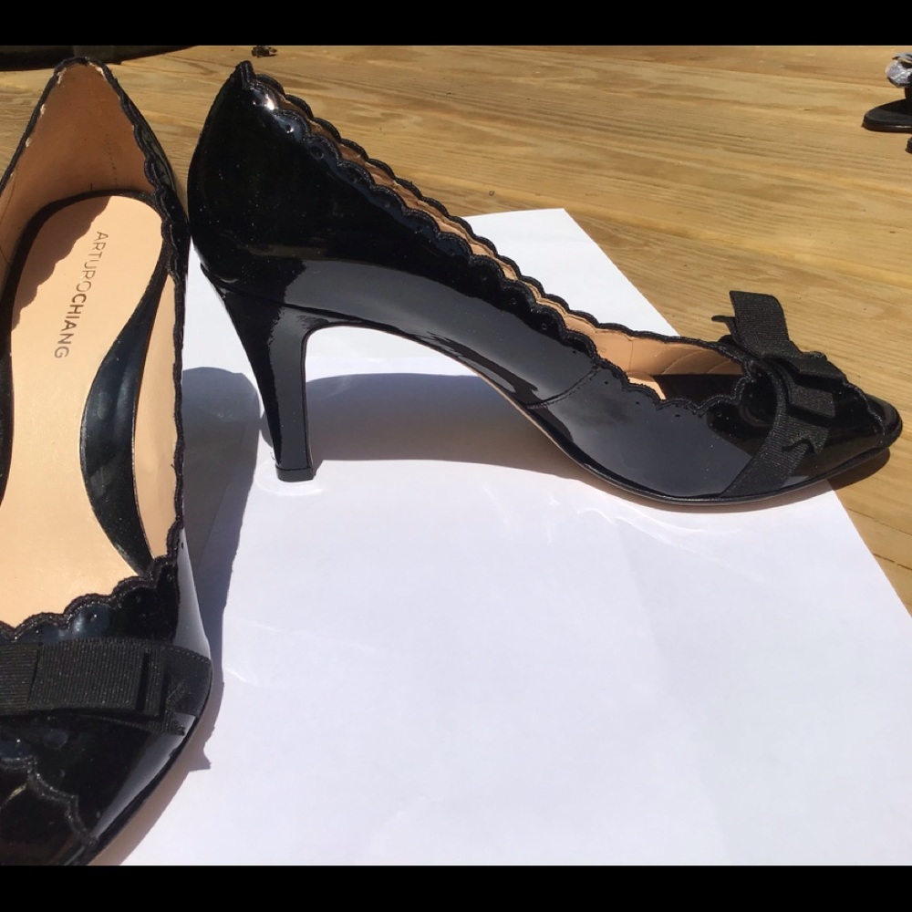 Sexy peek toe black patten shoes